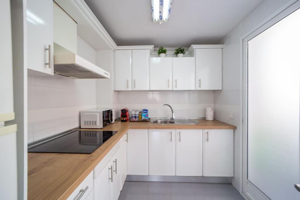 Central And Beautiful Apartment - Free Parking Malaga Exterior photo