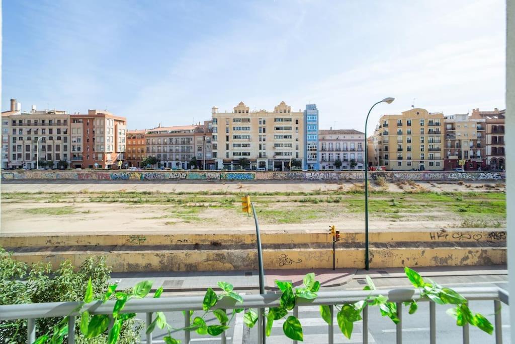 Central And Beautiful Apartment - Free Parking Malaga Exterior photo