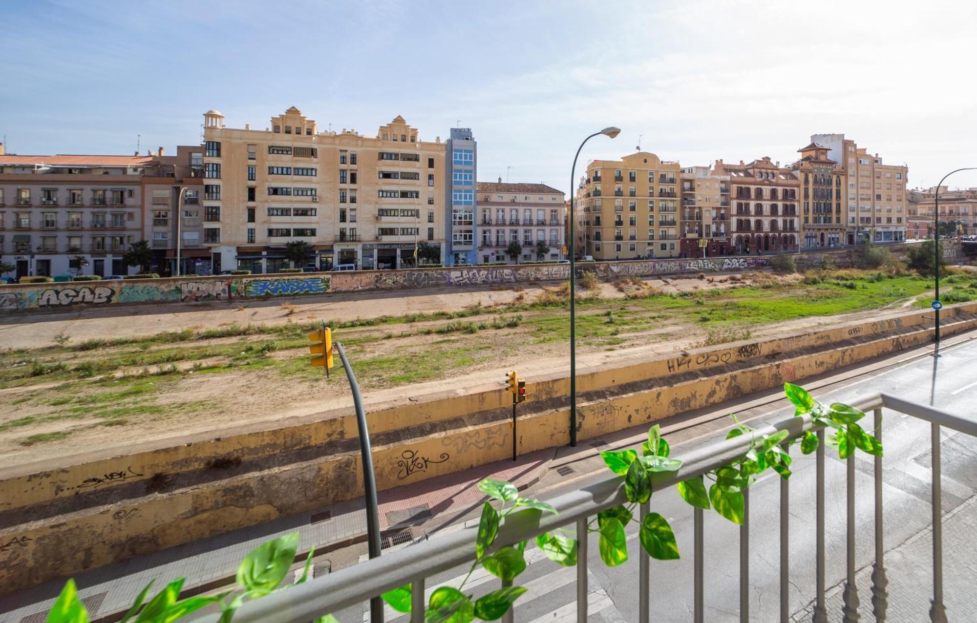 Central And Beautiful Apartment - Free Parking Malaga Exterior photo